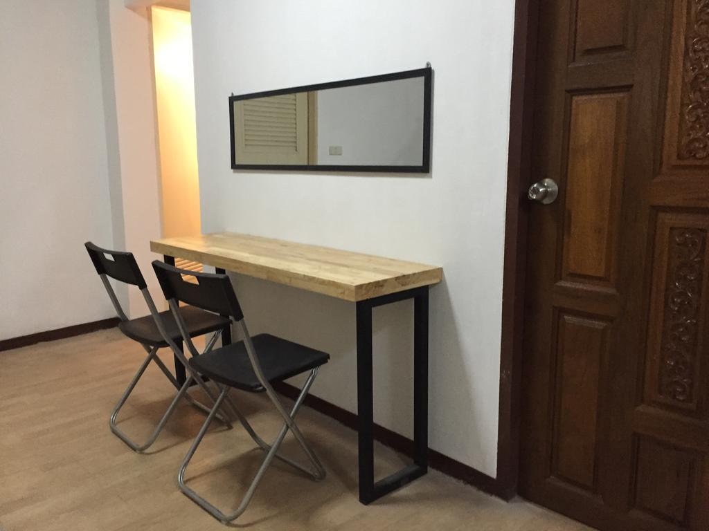 Once In Bangkok With Me Guesthouse Bagian luar foto