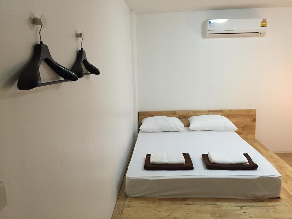 Once In Bangkok With Me Guesthouse Bagian luar foto