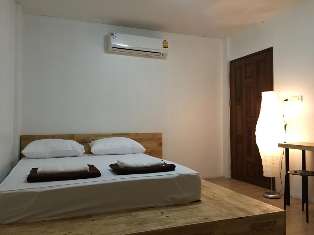 Once In Bangkok With Me Guesthouse Bagian luar foto